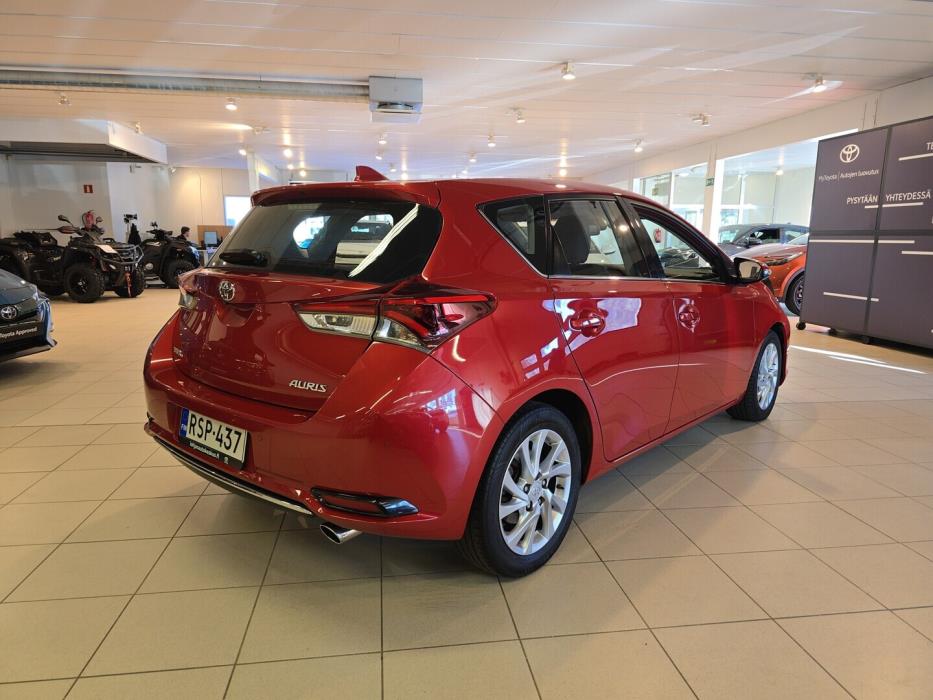 TOYOTA Auris 2016