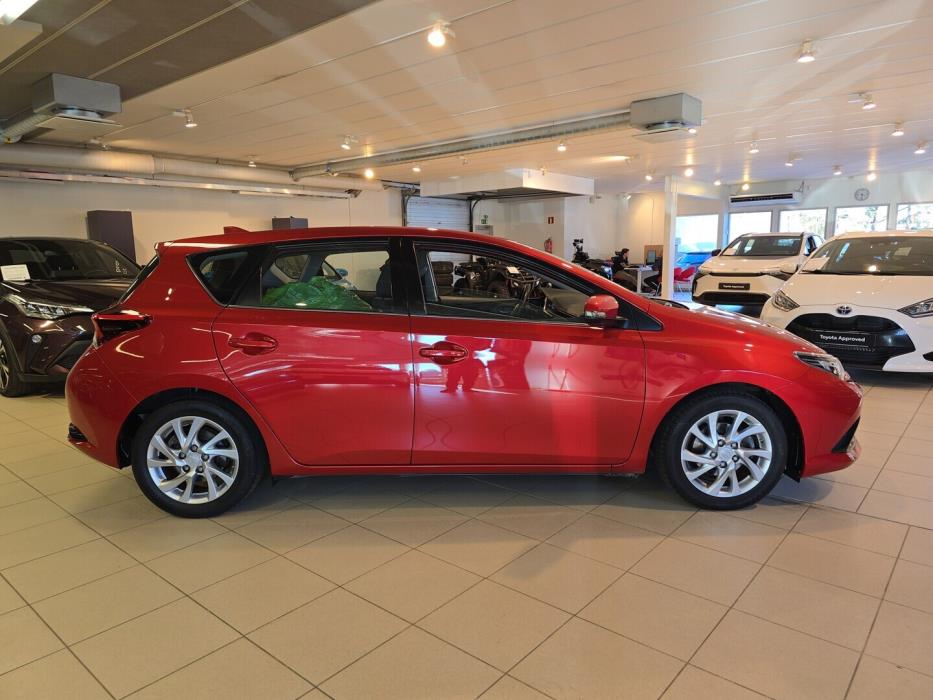 TOYOTA Auris 2016