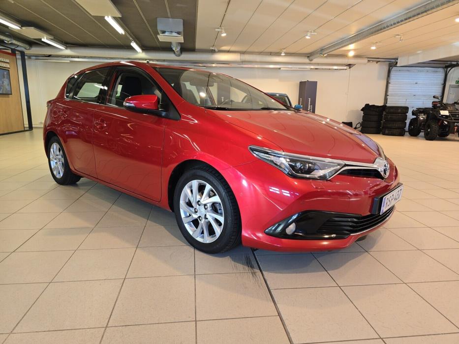 TOYOTA Auris 2016