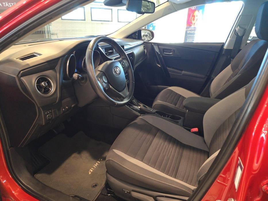 TOYOTA Auris 2016