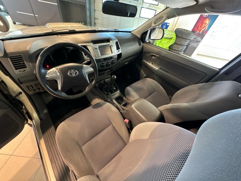TOYOTA Hilux 2012