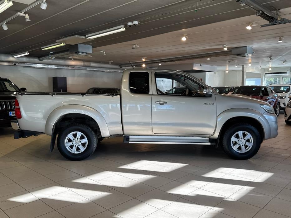 TOYOTA Hilux 2012