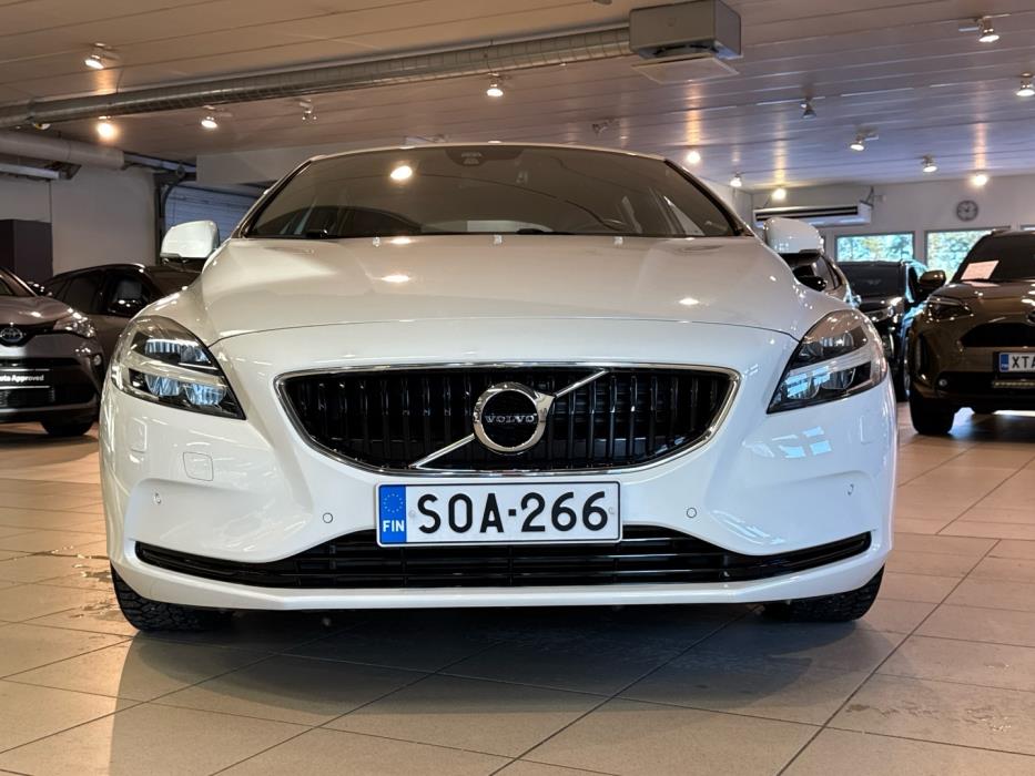 VOLVO V40 2018