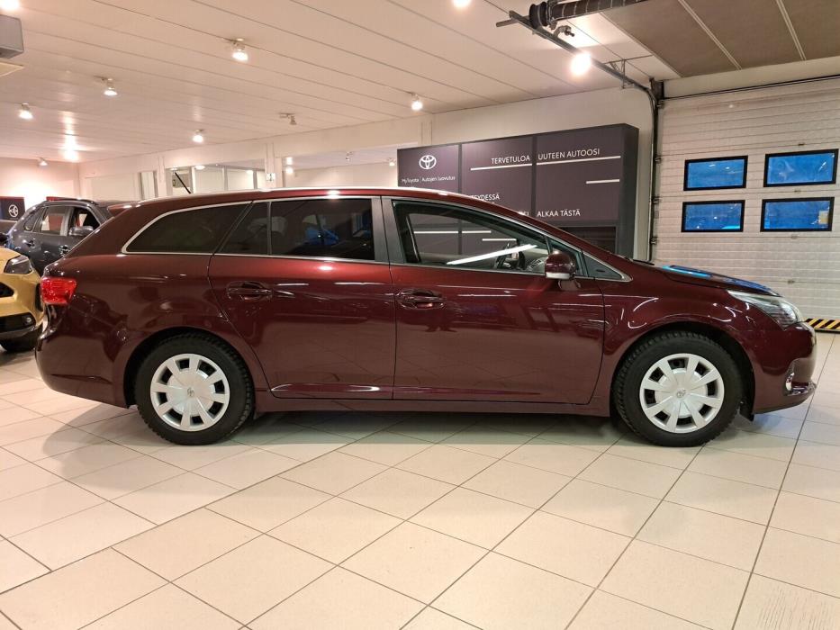 TOYOTA Avensis 2012