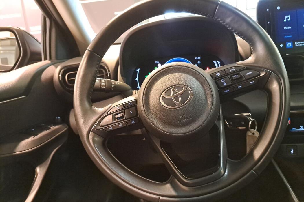 TOYOTA YARIS 2024