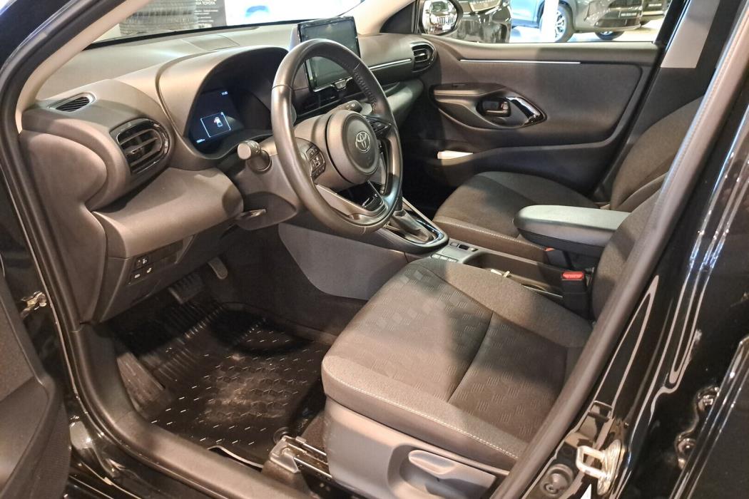 TOYOTA YARIS 2024