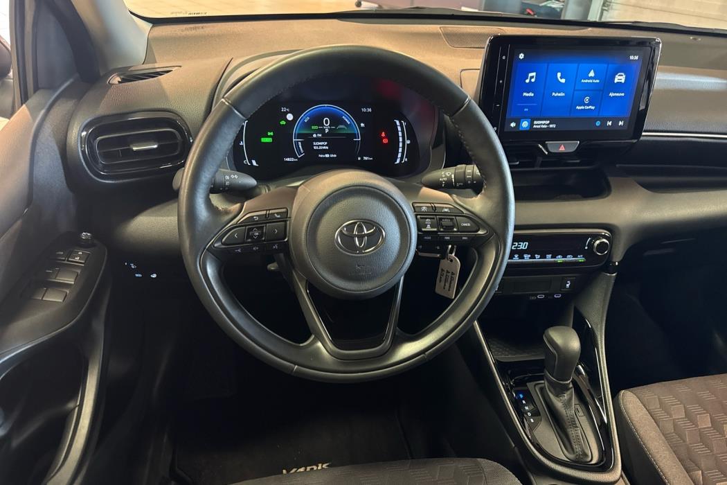 TOYOTA YARIS 2025
