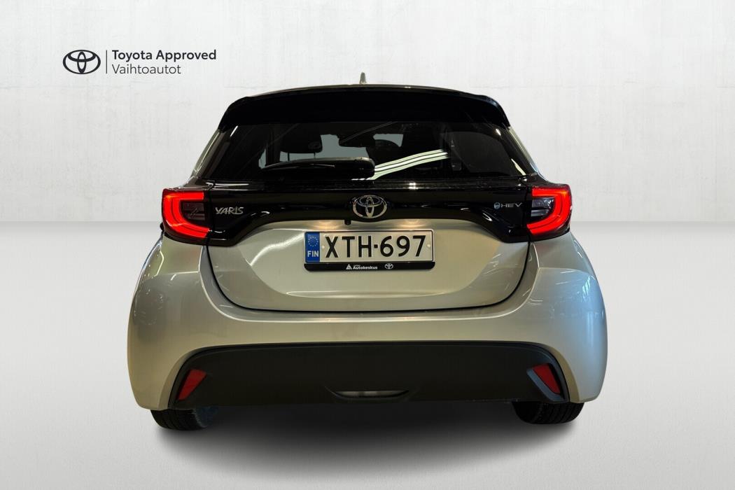 TOYOTA YARIS 2025