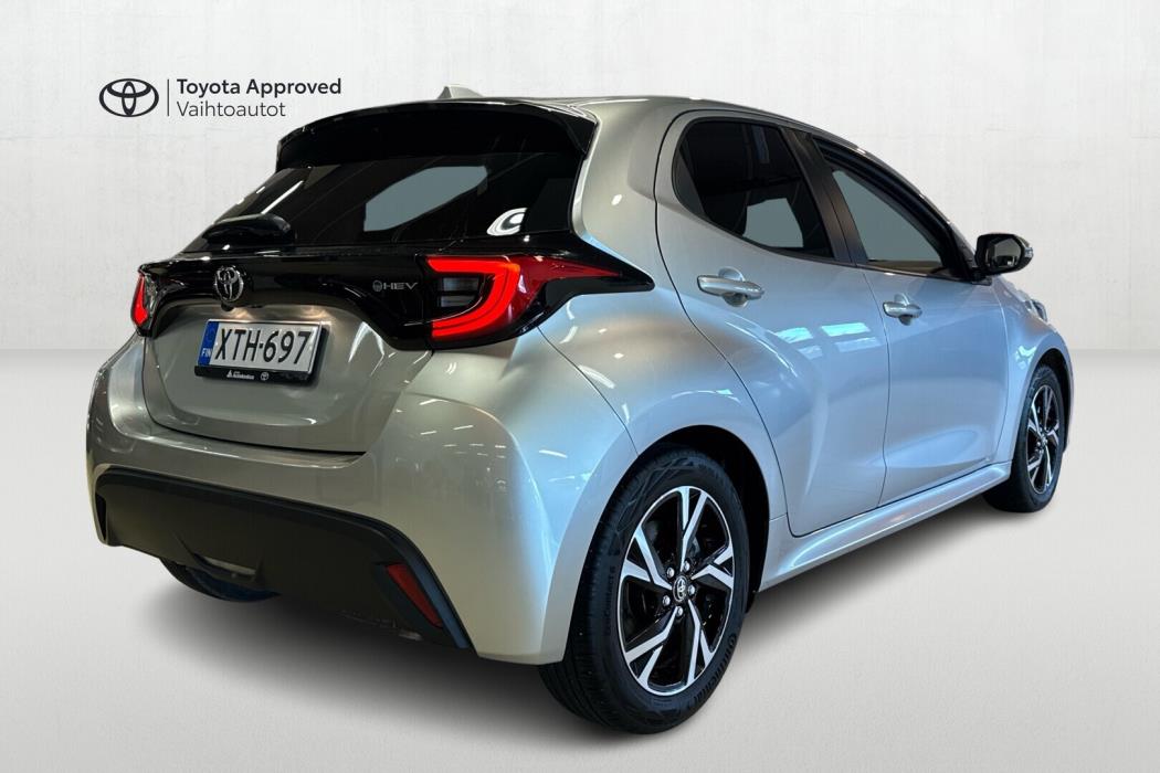 TOYOTA YARIS 2025