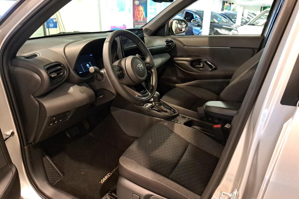 TOYOTA Yaris Cross 2025