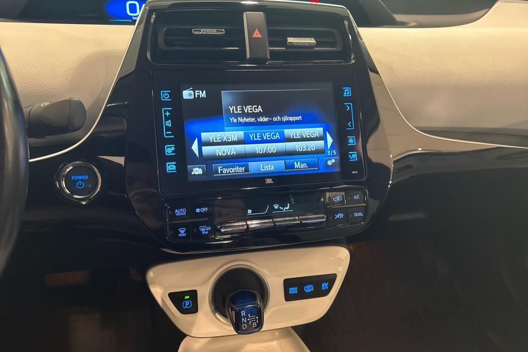 TOYOTA Prius Plug-in 2017