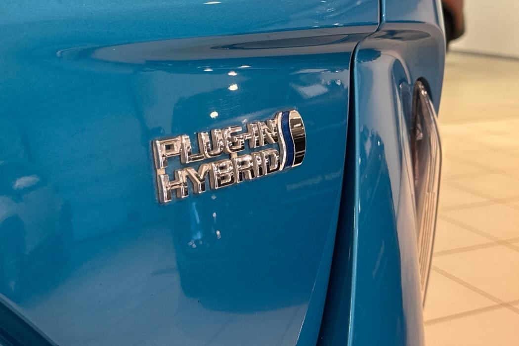 TOYOTA Prius Plug-in 2017