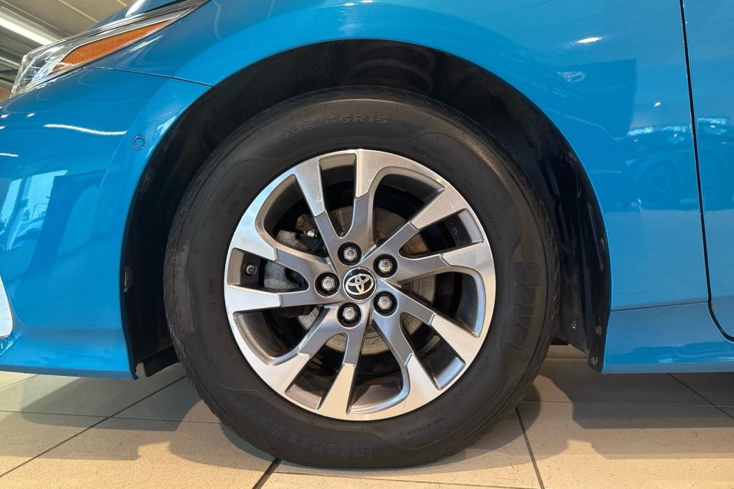 TOYOTA Prius Plug-in 2017