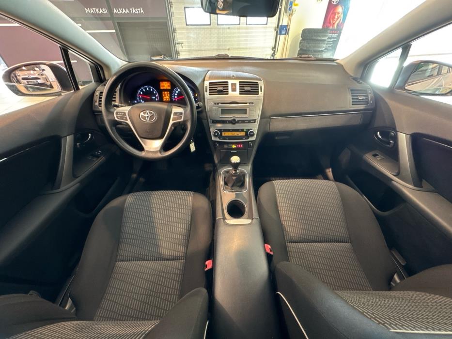 TOYOTA Avensis 2015