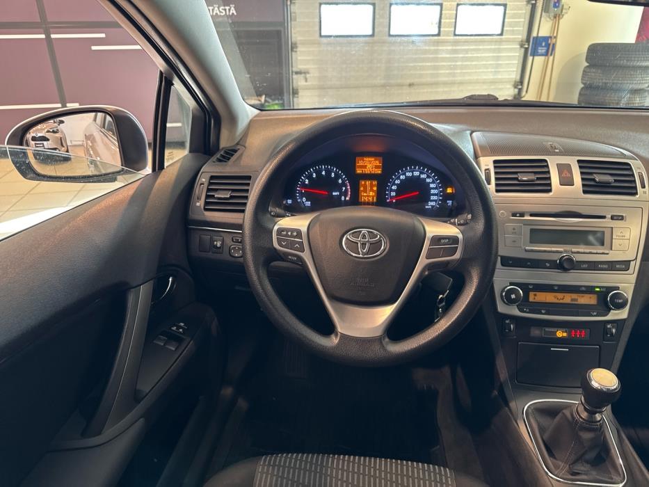 TOYOTA Avensis 2015