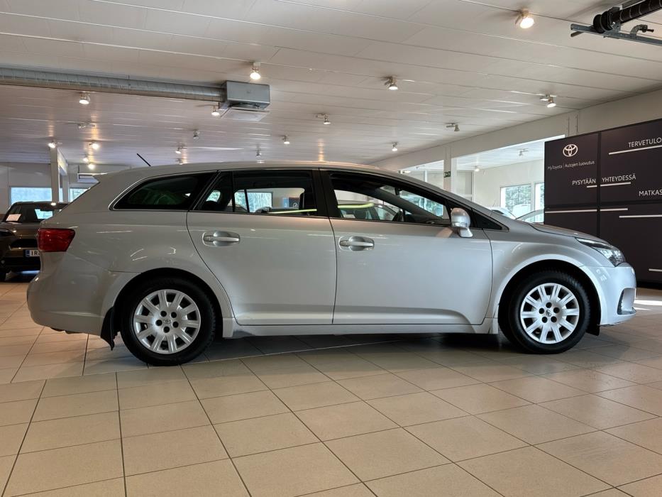TOYOTA Avensis 2015