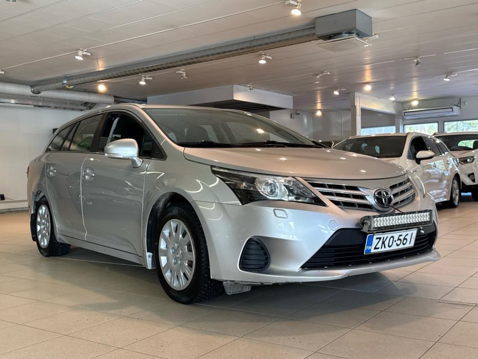 TOYOTA Avensis 2015