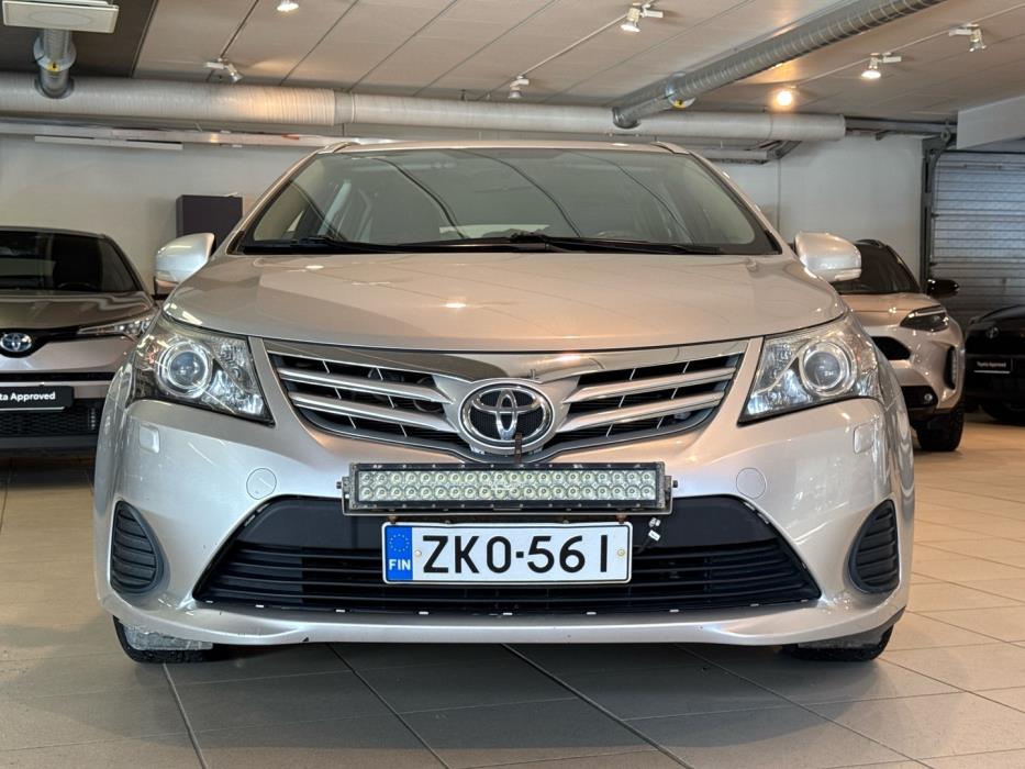 TOYOTA Avensis 2015