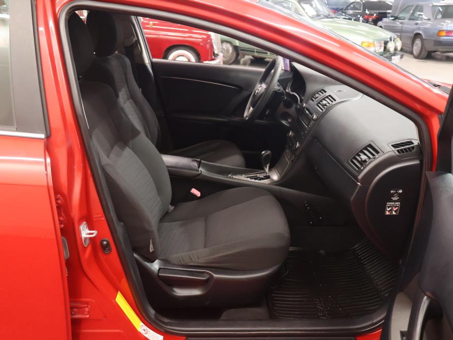 TOYOTA Avensis 2010