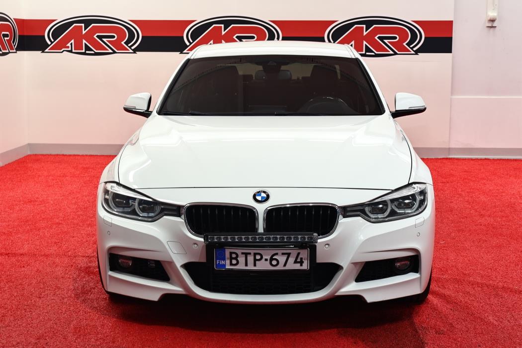 BMW 330 2015