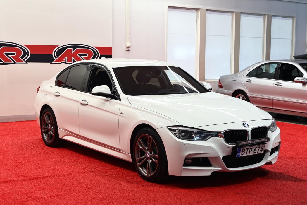 BMW 330 2015
