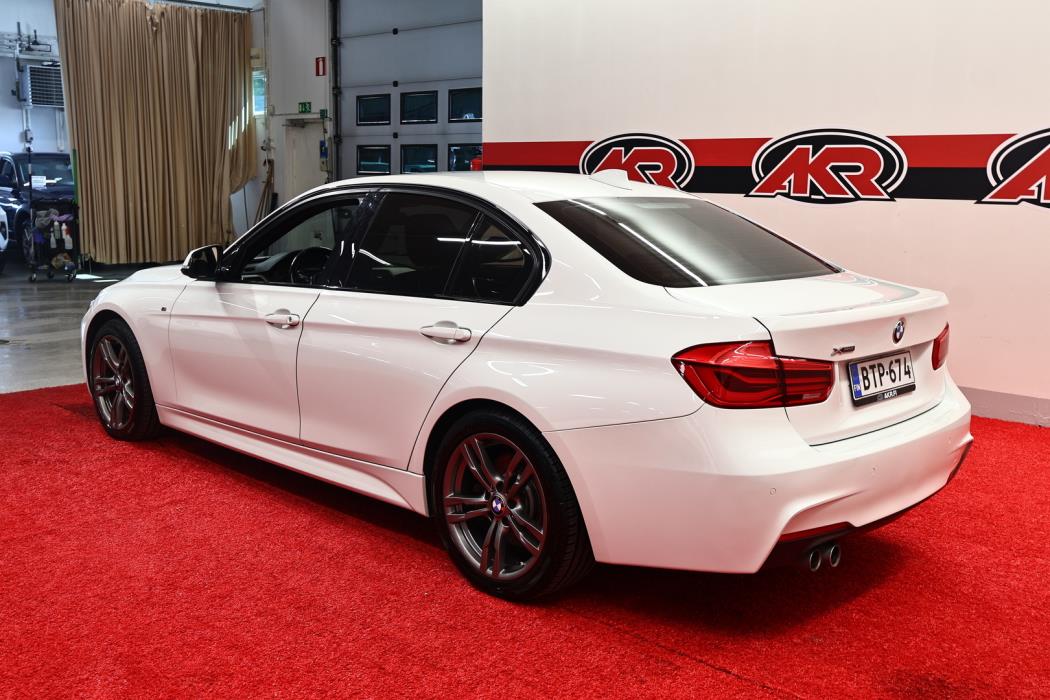 BMW 330 2015