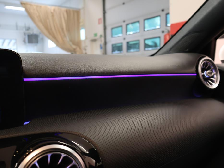 MERCEDES-BENZ A 2020