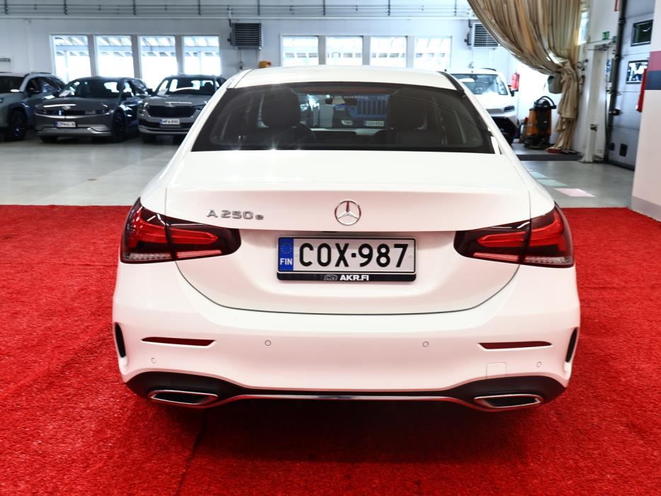 MERCEDES-BENZ A 2020