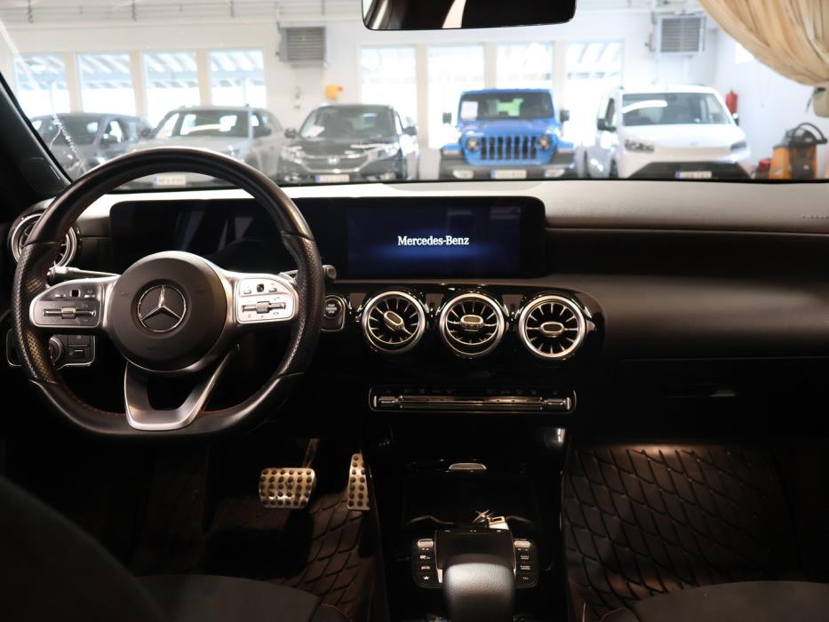 MERCEDES-BENZ A 2020