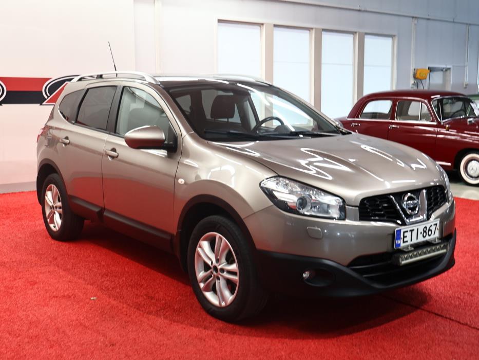 NISSAN Qashqai+2 2011