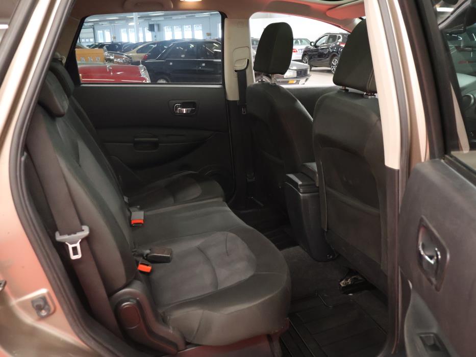 NISSAN Qashqai+2 2011