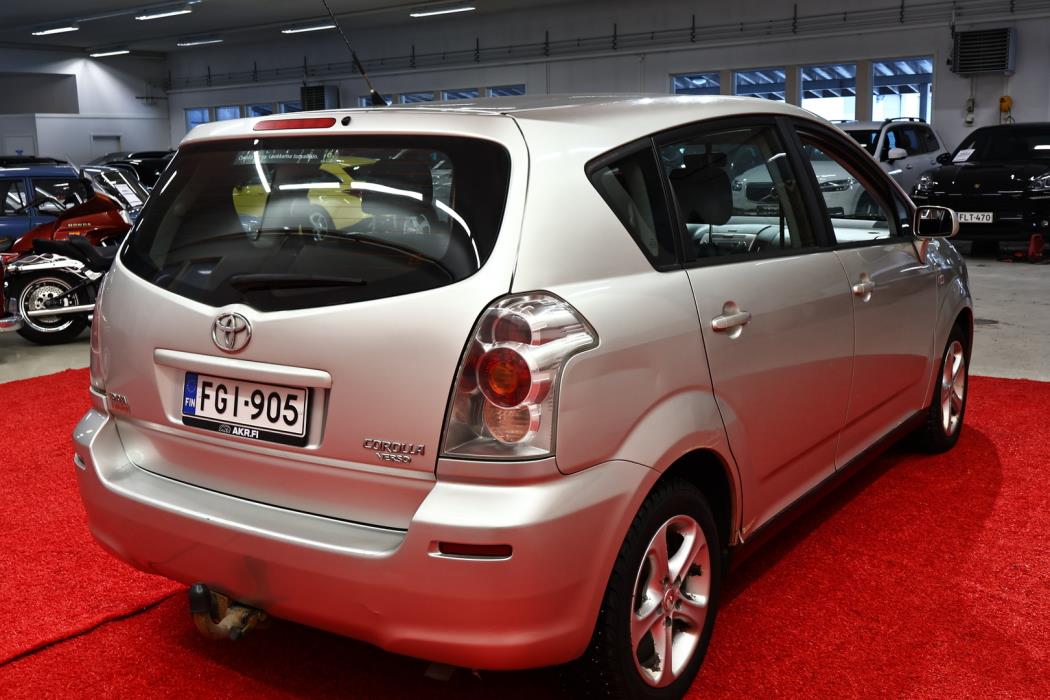 TOYOTA Corolla Verso 2004
