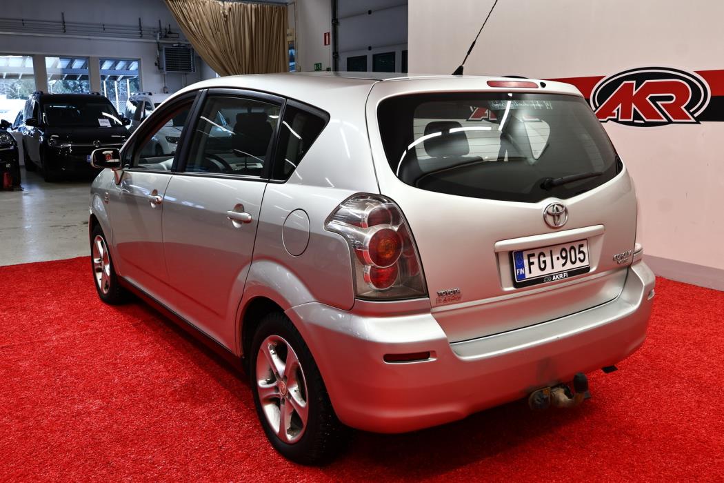 TOYOTA Corolla Verso 2004