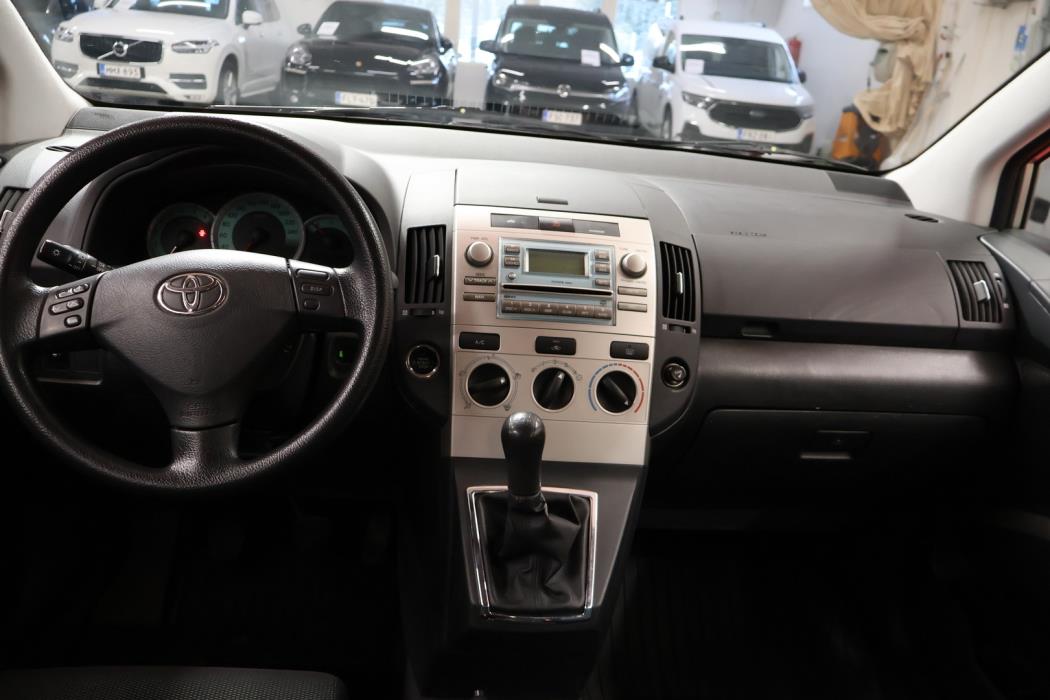 TOYOTA Corolla Verso 2004