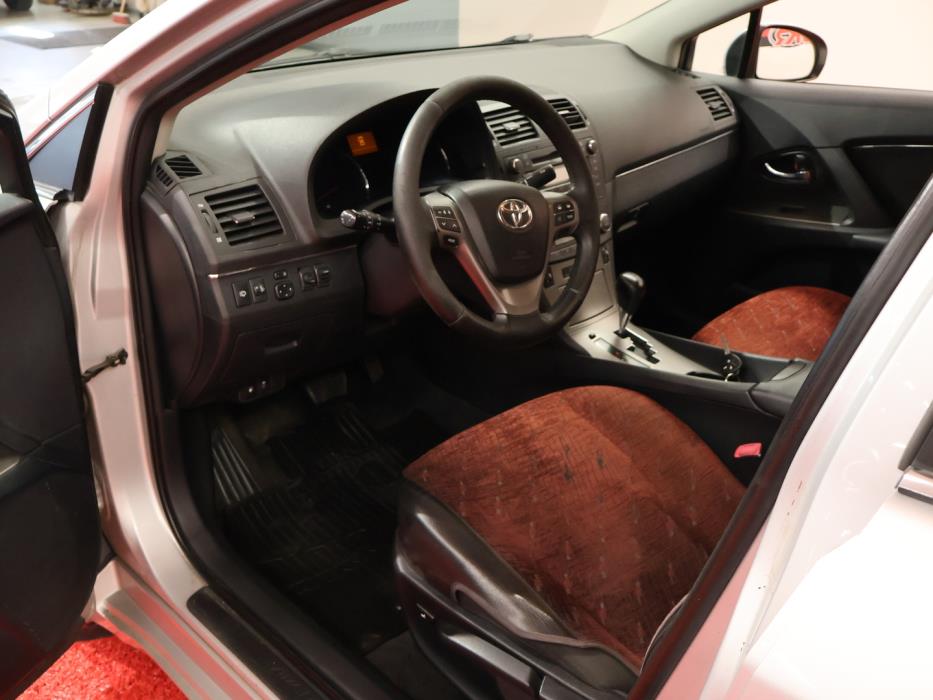 TOYOTA Avensis 2010