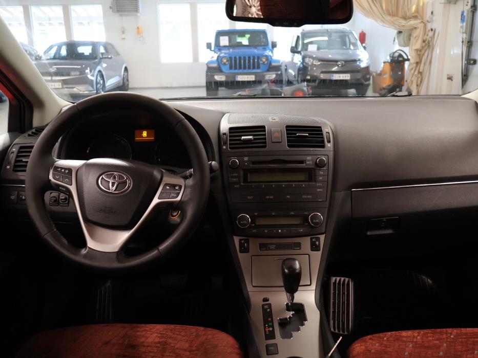 TOYOTA Avensis 2010