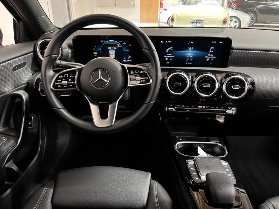 MERCEDES-BENZ A 2023