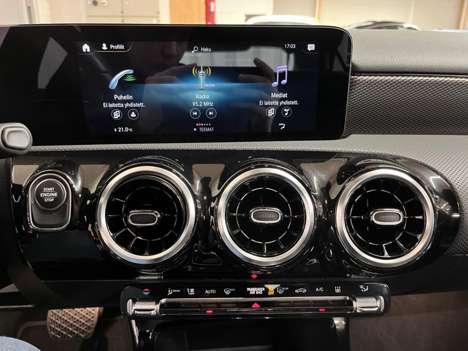 MERCEDES-BENZ A 2023