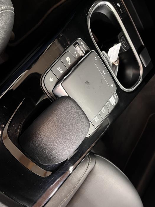 MERCEDES-BENZ A 2023