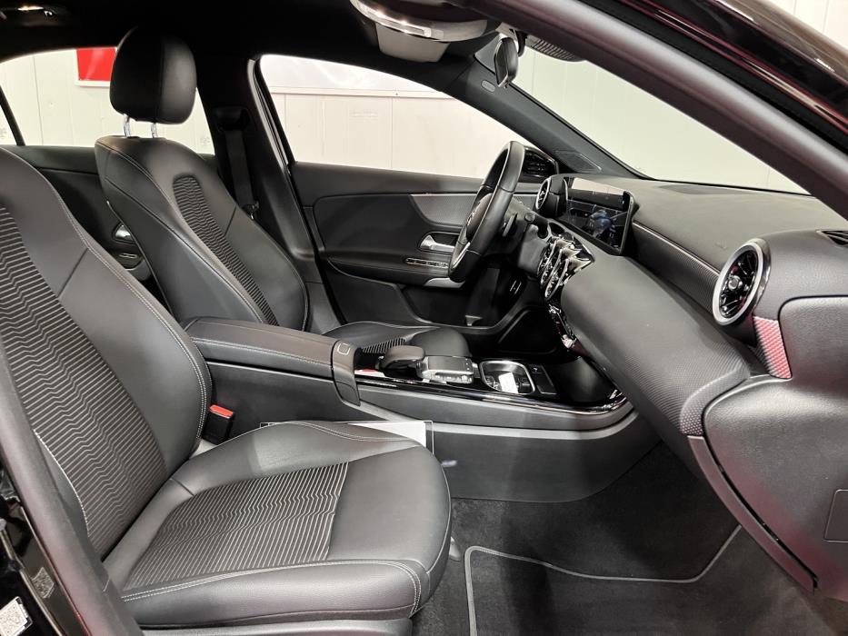 MERCEDES-BENZ A 2023