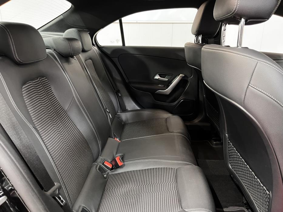 MERCEDES-BENZ A 2023