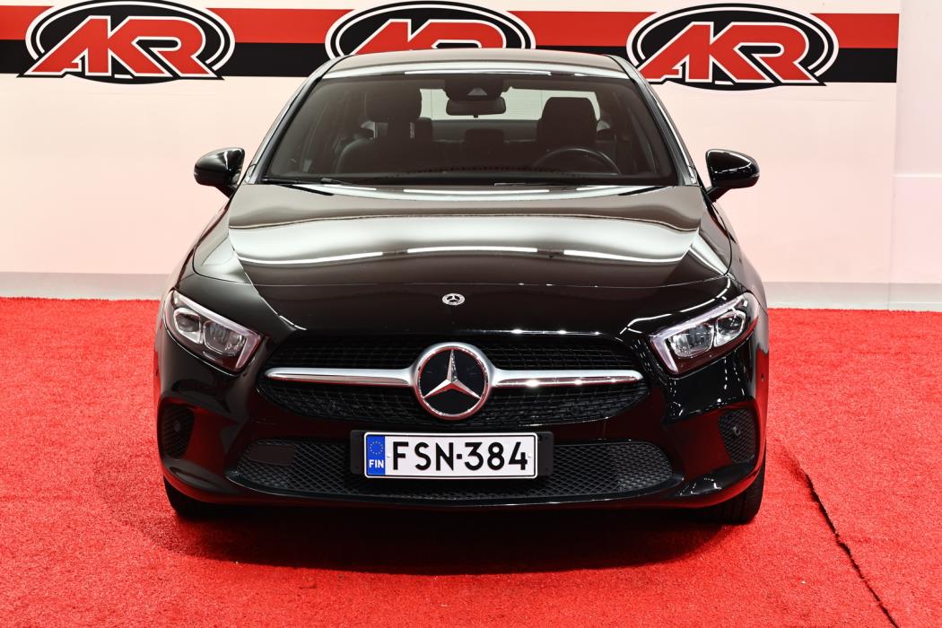 MERCEDES-BENZ A 2023