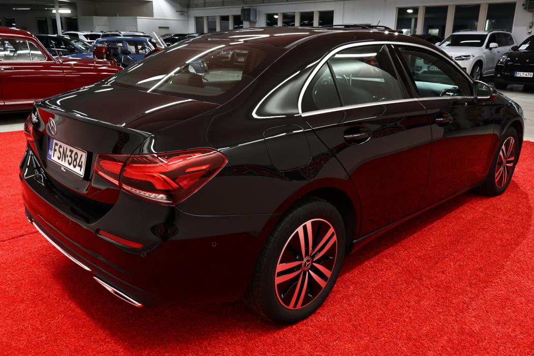 MERCEDES-BENZ A 2023