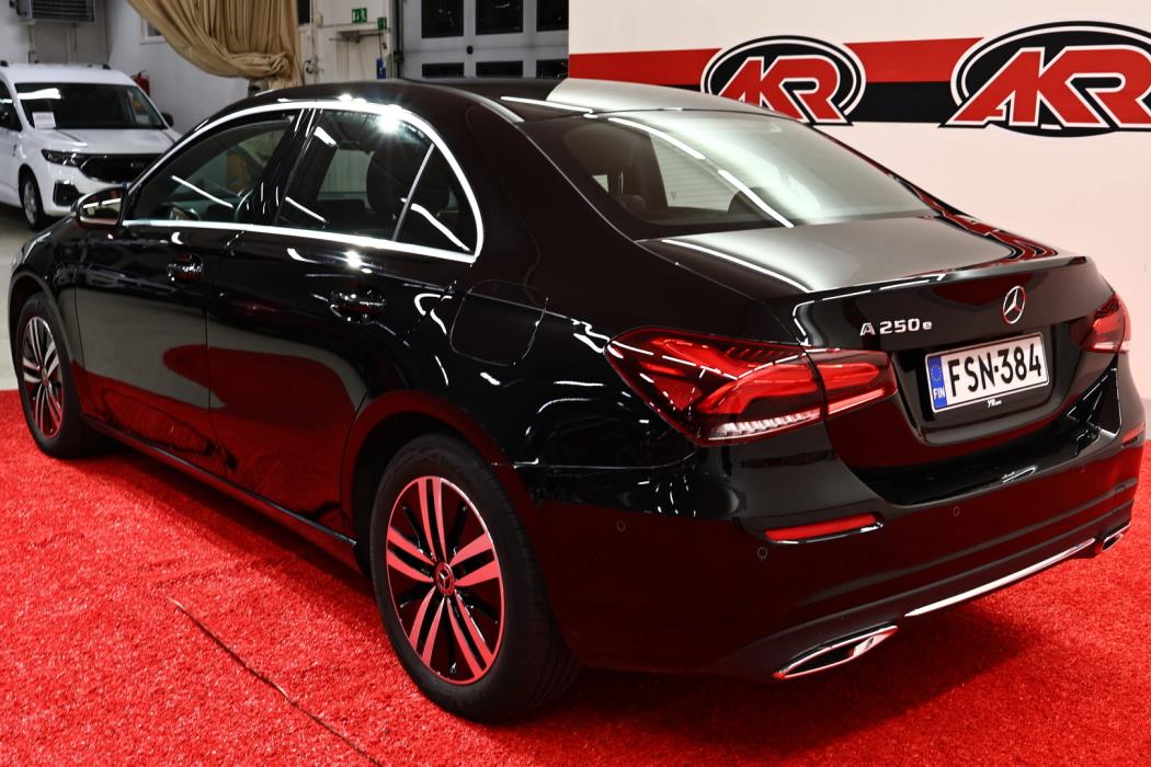 MERCEDES-BENZ A 2023