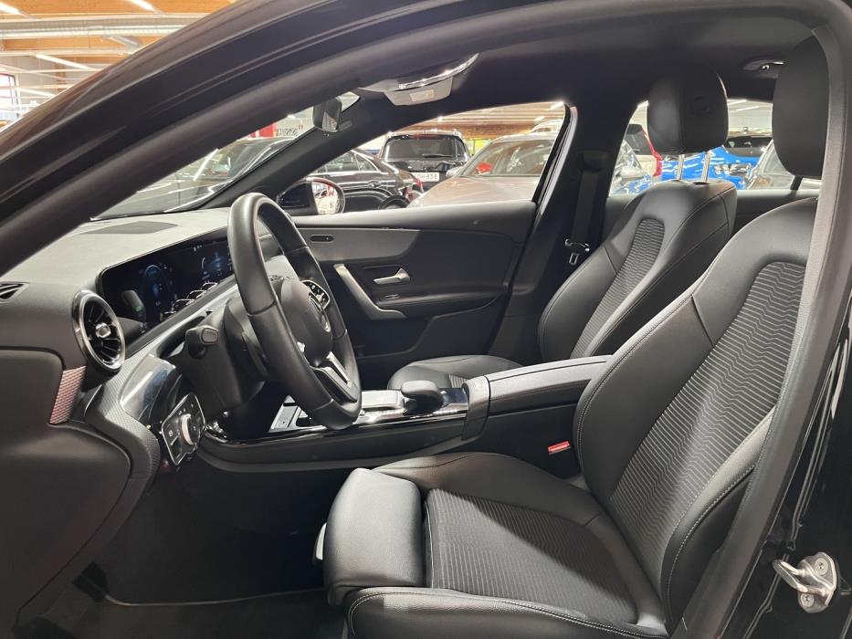 MERCEDES-BENZ A 2023