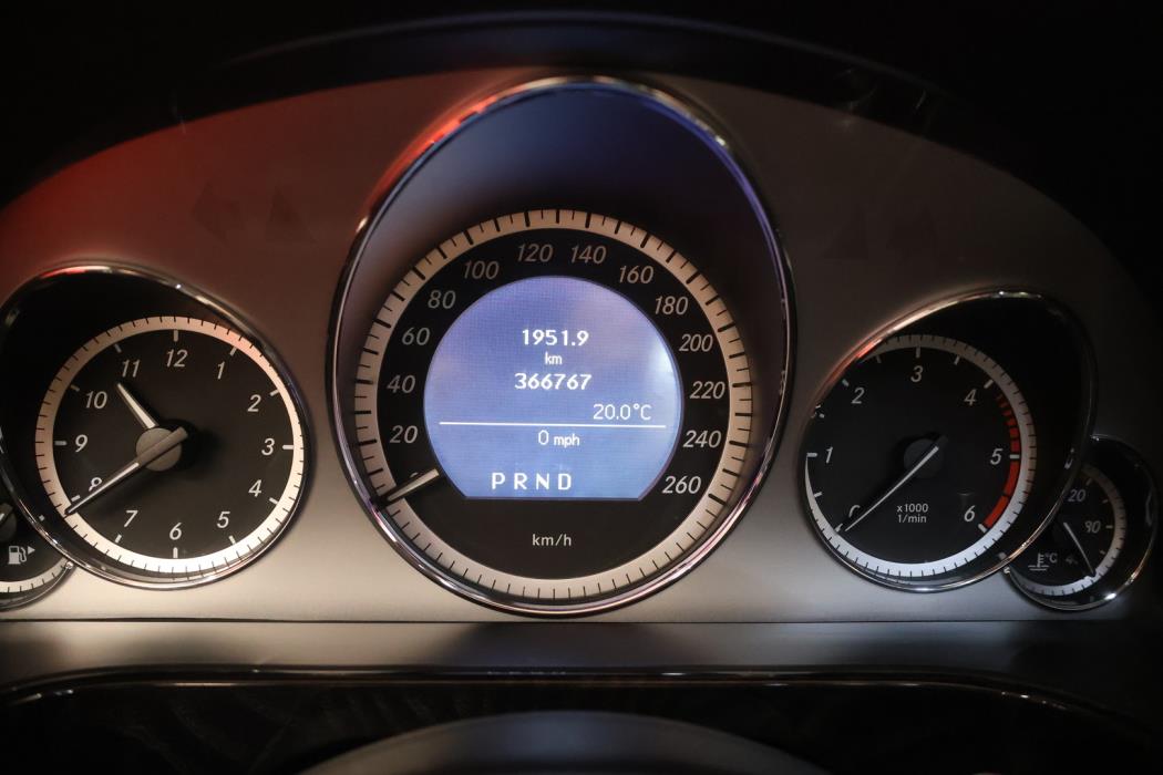 MERCEDES-BENZ E 2011