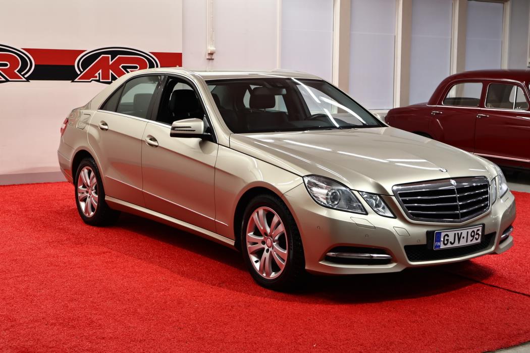 MERCEDES-BENZ E 2011