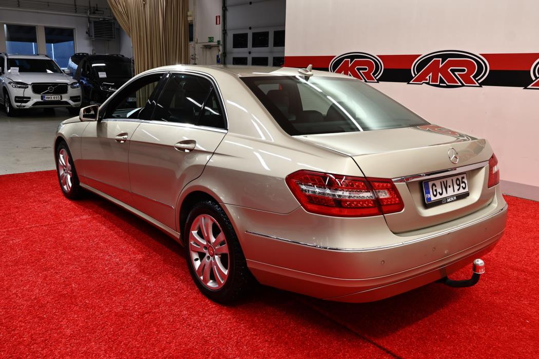 MERCEDES-BENZ E 2011