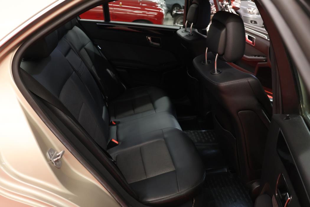 MERCEDES-BENZ E 2011