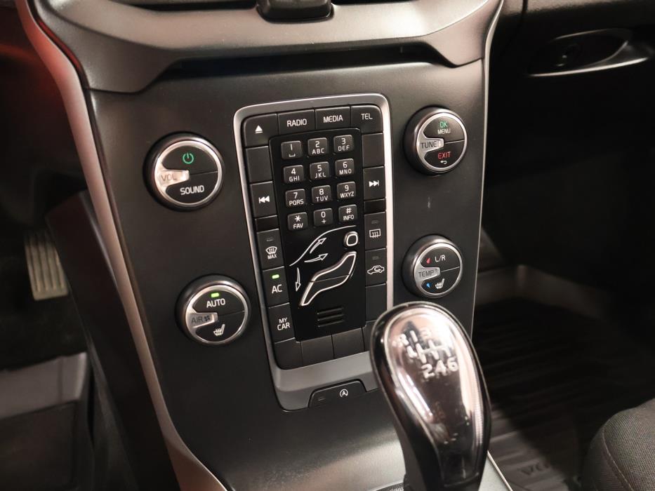 VOLVO V40 2014